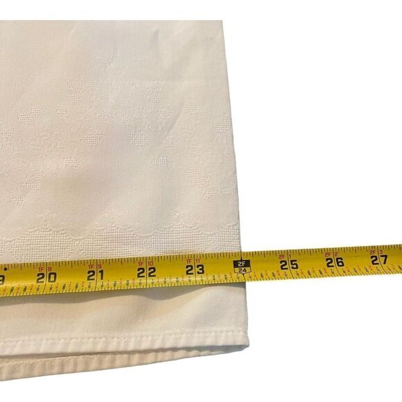 White Floral Jacquard Irisette Spring Vintage Flowers Rectangle Tablecloth 48x81 - Picture 5 of 7